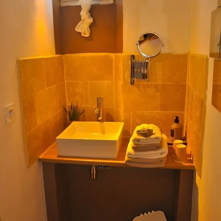 Le Jas Vieux Bed & Breakfast 3*