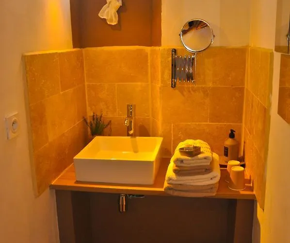 Le Jas Vieux Bed & Breakfast 3*